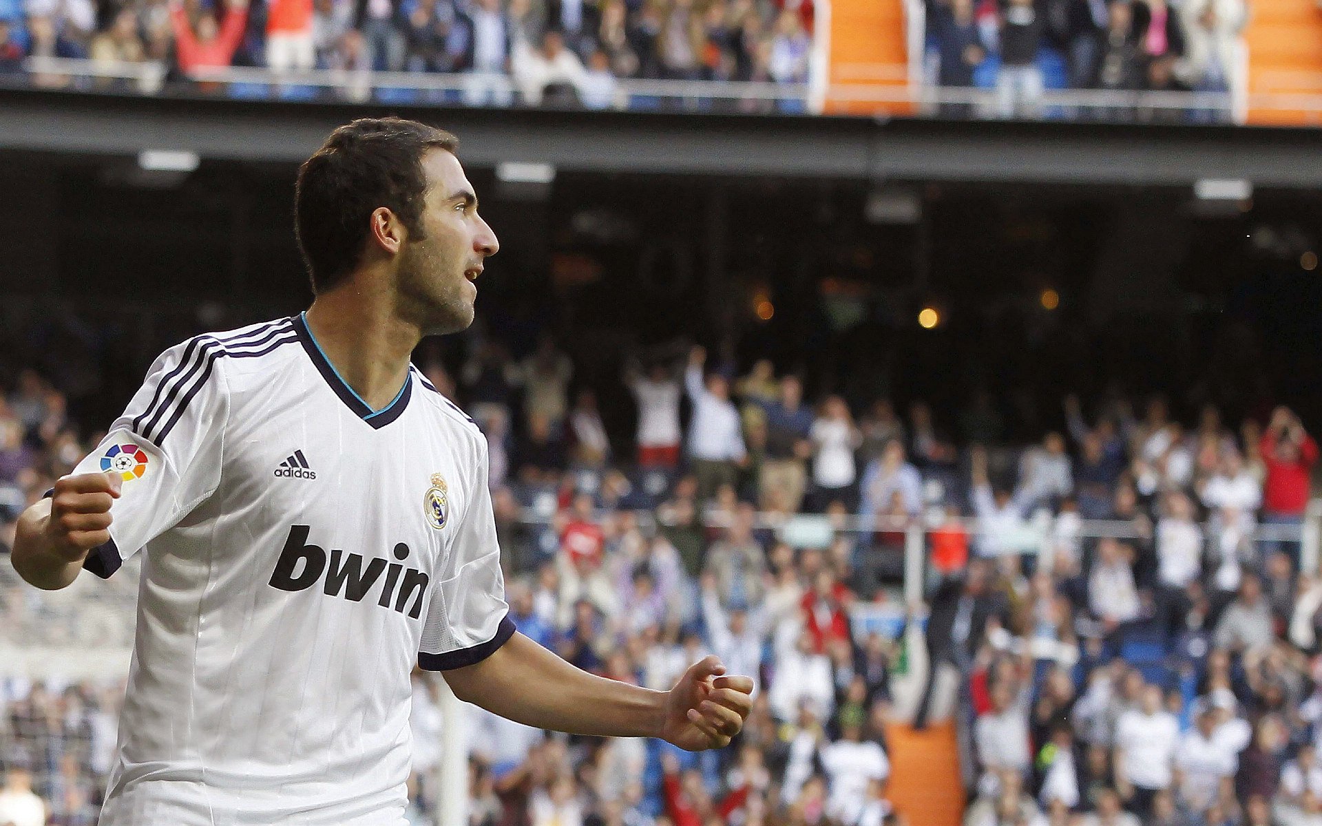 “帕布罗·马特拉的战术革新，打造美洲狮队的防守新纪元”